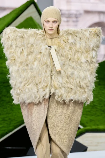 Look 5